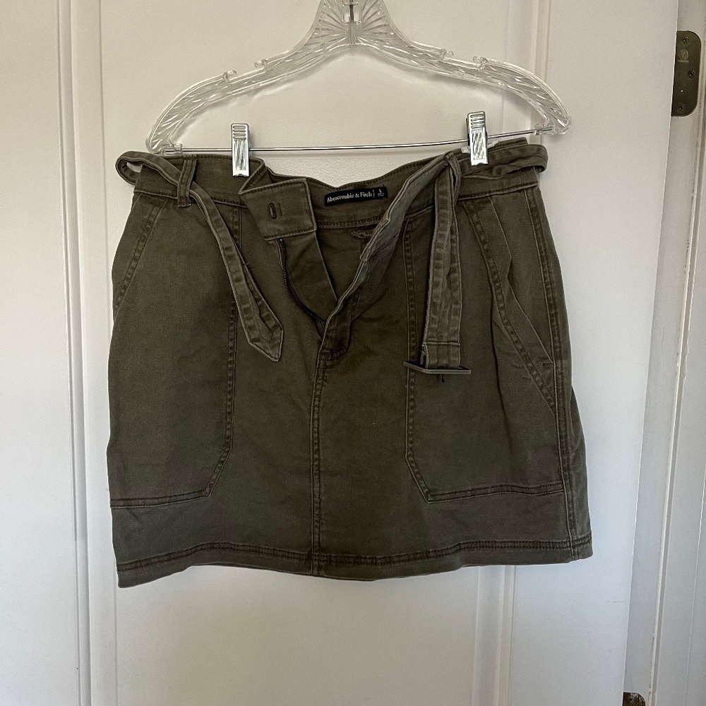 Green Abercrombie skirt with tie belt